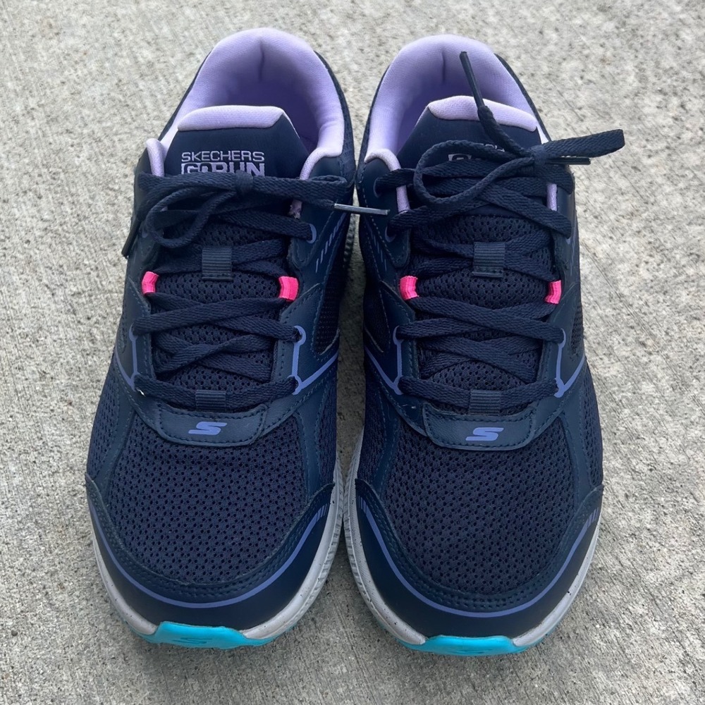Skechers Woman's GO RUN Consistent-Mesh Athletic Running Shoes Size 8